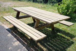 Déclinaison de notre table de pique-nique en version PMR